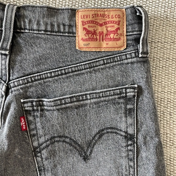 Levi’s denim shorts - Picture 3 of 4
